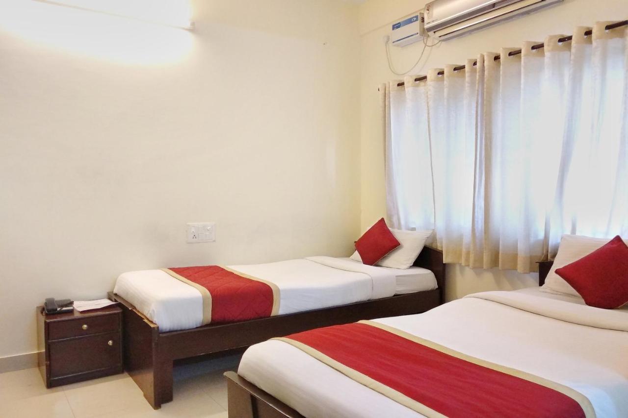 Super Oyo Capital O Premium Hotel Victoria Heights Near Sri Someshwara Swami Temple Bangalore Exterior foto